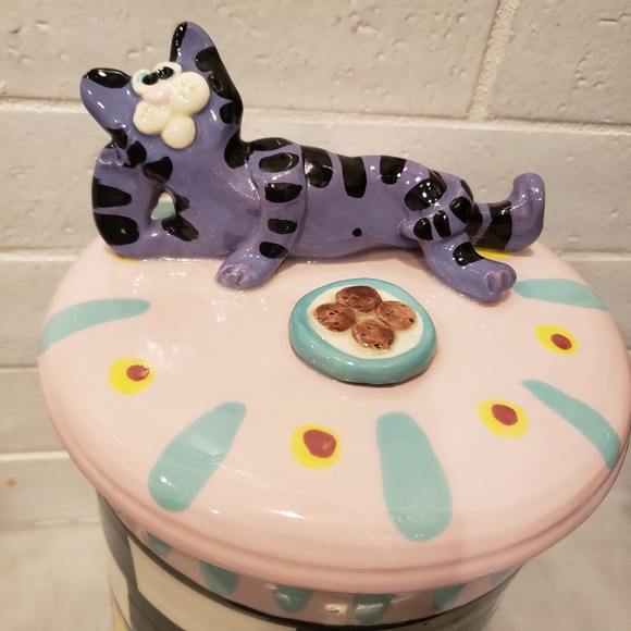 Art Pottery Large Canister With Whimsical Cat Lid signed on base - Picture 3 of 15